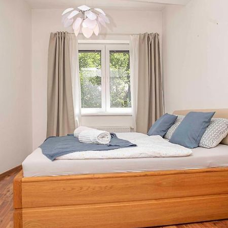 Castle View Apartment With Free Parking Bratislava Exterior foto