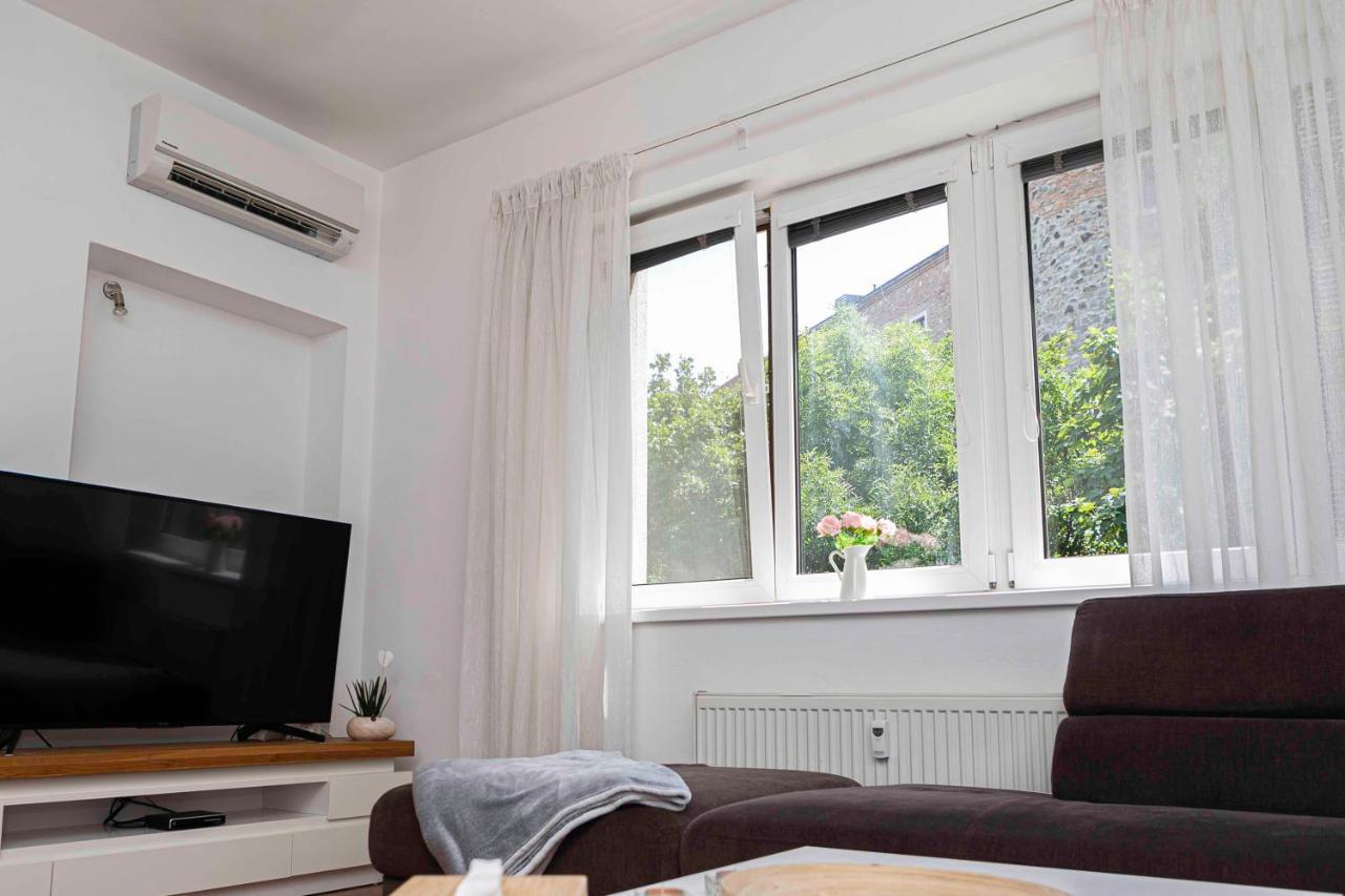 Castle View Apartment With Free Parking Bratislava Exterior foto
