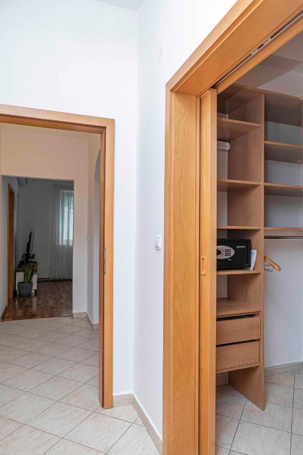 Castle View Apartment With Free Parking Bratislava Exterior foto