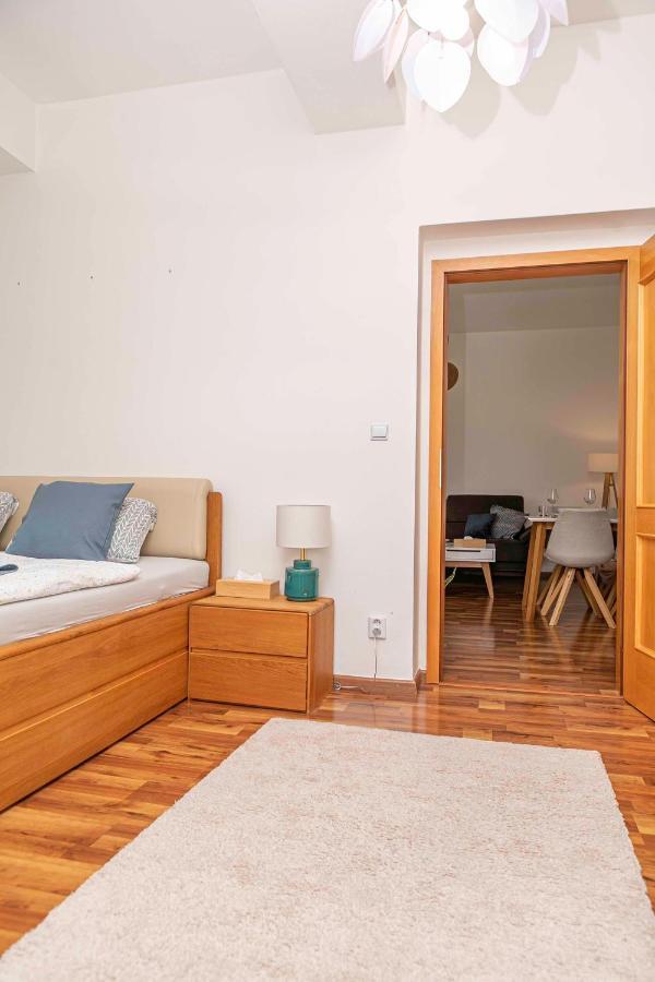 Castle View Apartment With Free Parking Bratislava Exterior foto